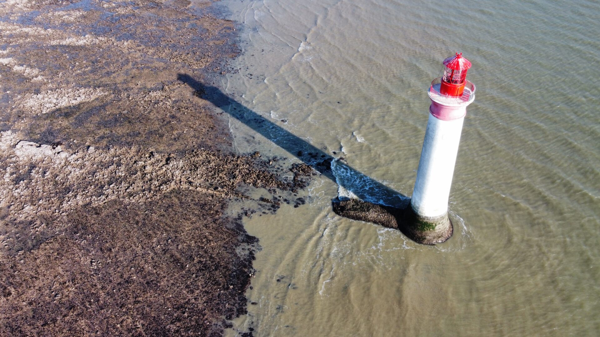 Le Phare de Chauveau vu du ciel de Voyages